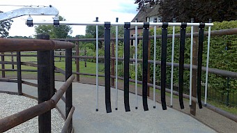 Pusher gates